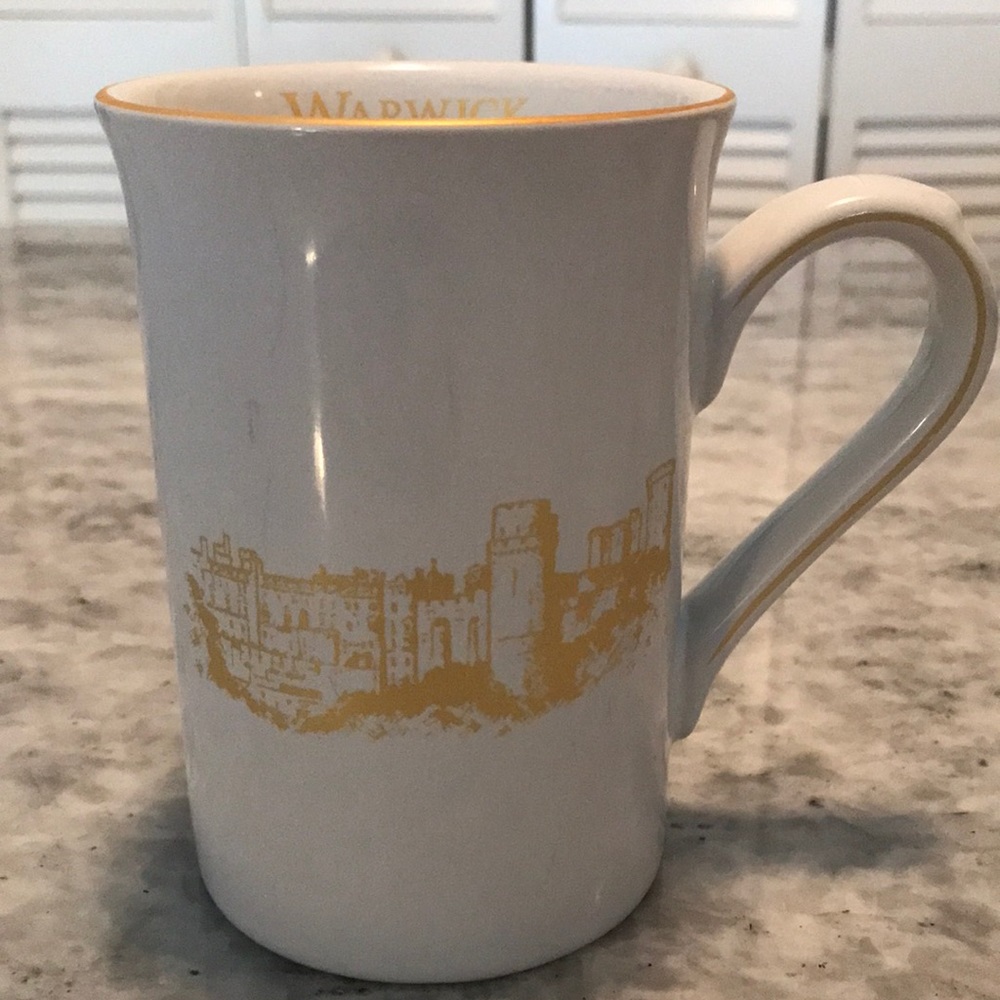 WARWICK CASTLE SOUVENIR MUG EC